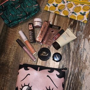 Mini makeup bundle PLUS FREE GIFT